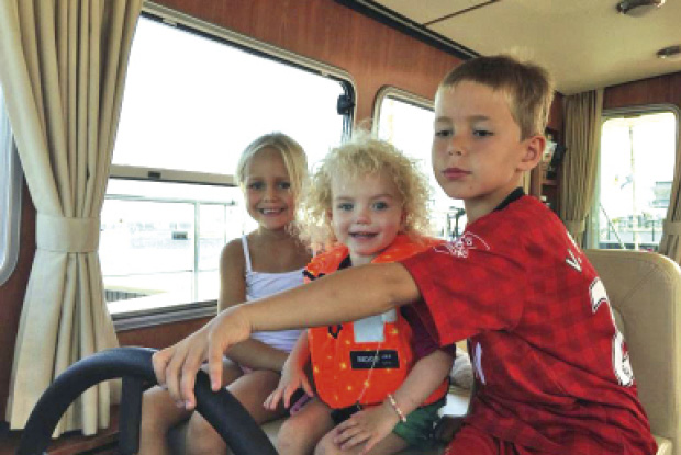 Kinderen en motorjacht varen (onder begeleiding)