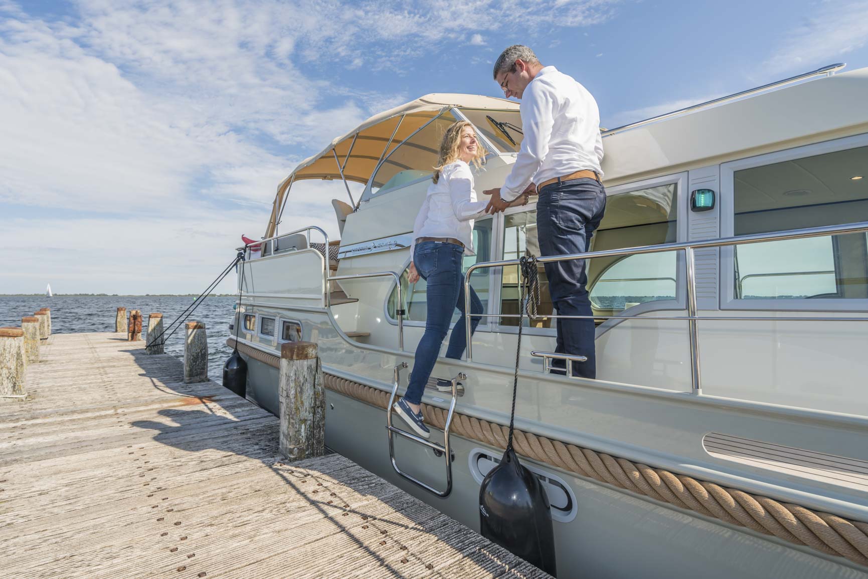 Heeft u nog nooit gevaren op een motorjacht? Heeft u nog nooit gevaren op een motorjacht?