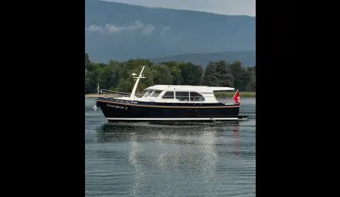 Cruising a Linssen yacht on the Swiss lakes