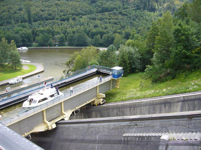 The Arzviller boat lift not with a Linssen