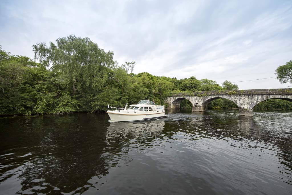 Mit unserem Mietboot auf dem Shannon in Irland Mit unserem Mietboot auf dem Shannon in Irland